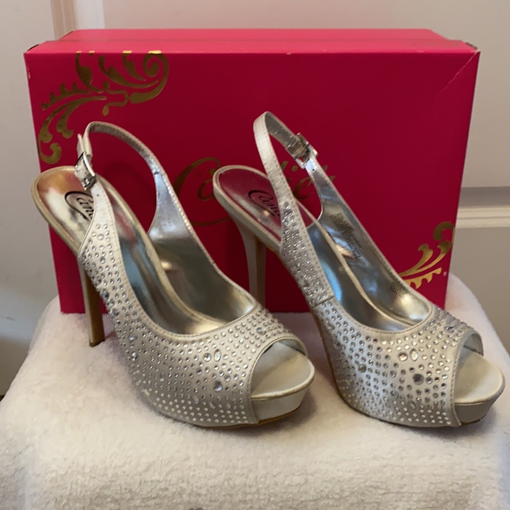 CANDIES- CatiaraSilver BLING Silver Heals w/ Slingback comes with box: Size 7.5